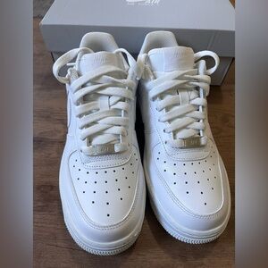 Women’s Nike Air Force 1 '07 est- 1982 Size  7 white colors.
